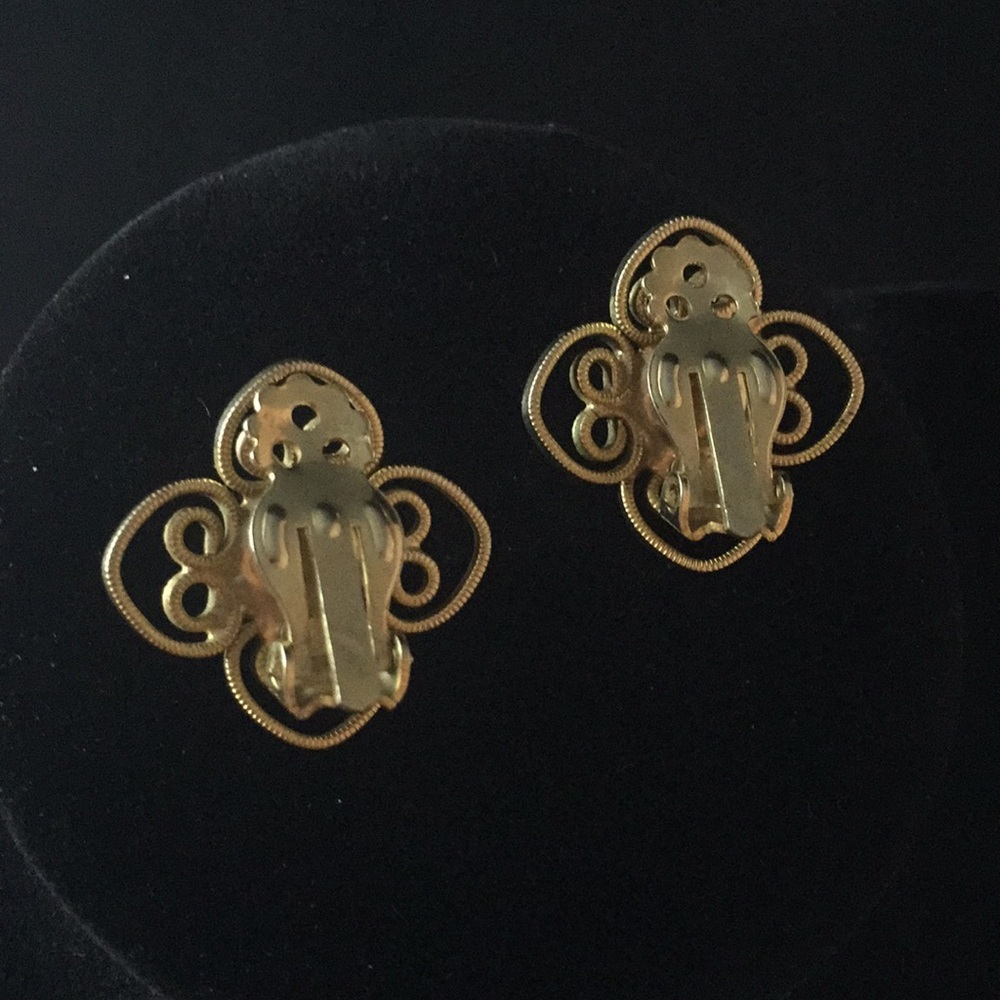 Vintage Clip On Earrings - Picture 3 of 4